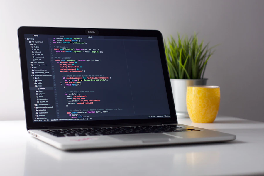 Tela de computador exibindo código de programação